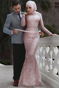 Robe de bal longue sirène à col haut avec appliques en dentelle et manches