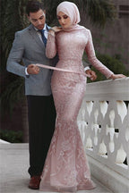 Robe de bal longue sirène à col haut avec appliques en dentelle et manches