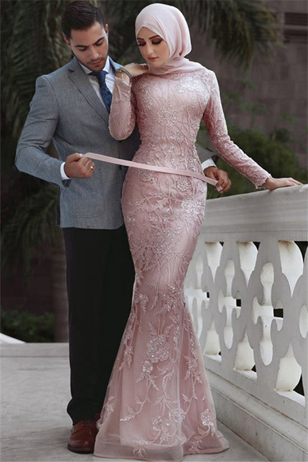 Robe de bal longue sirène à col haut avec appliques en dentelle et manches