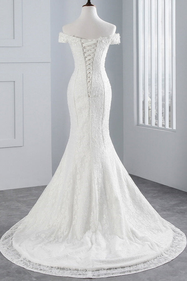 Abito da sposa lungo con spalle scoperte, pizzo a sirena e allacciatura frontale