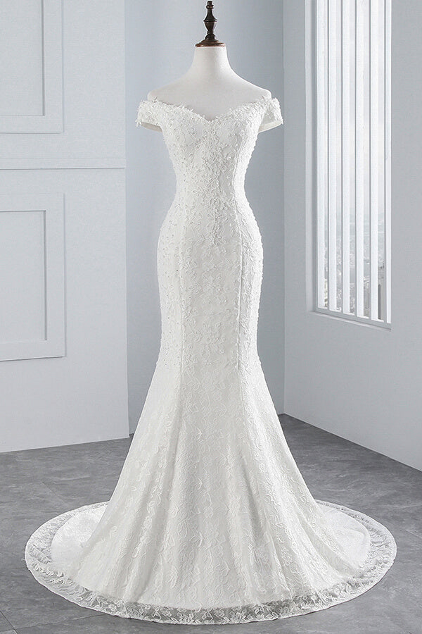 Abito da sposa lungo con spalle scoperte, pizzo a sirena e allacciatura frontale