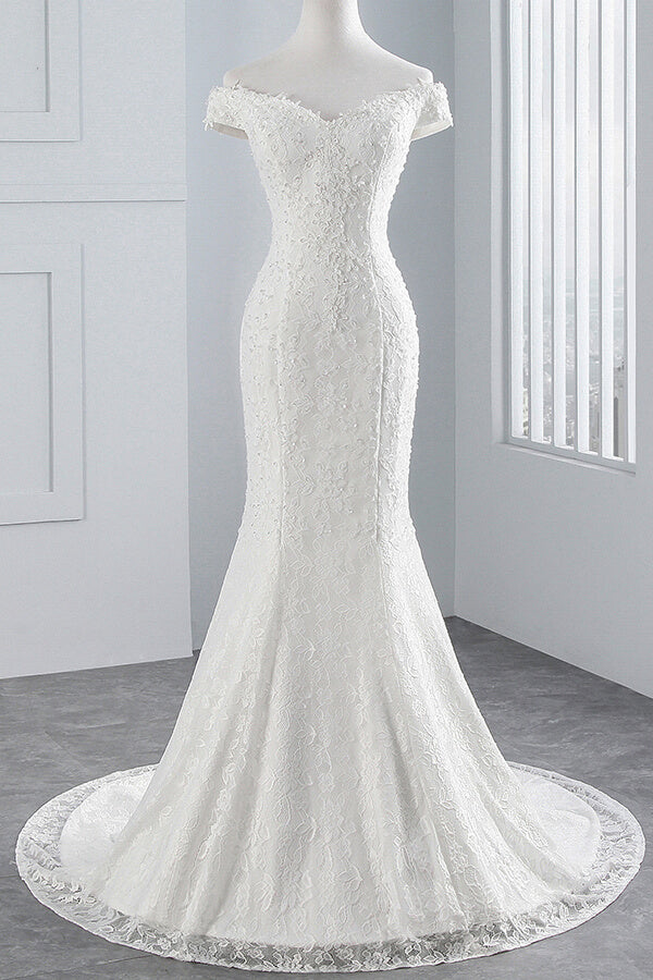Abito da sposa lungo con spalle scoperte, pizzo a sirena e allacciatura frontale