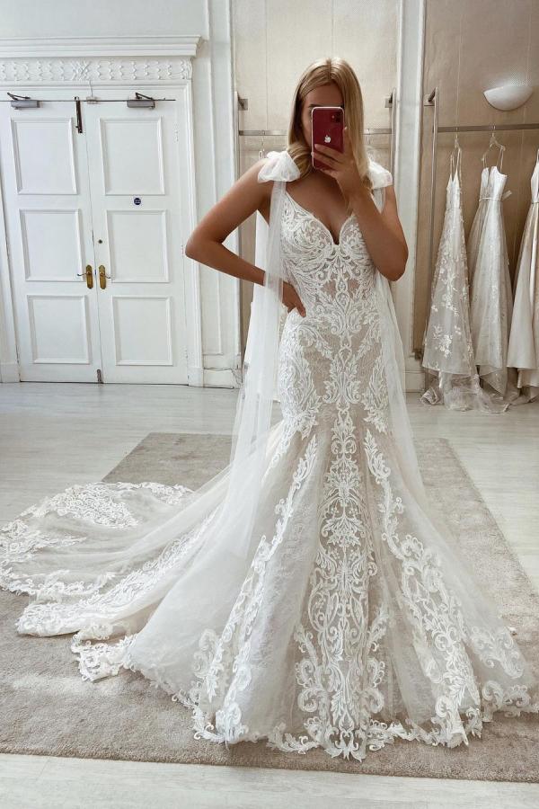 Vestido de Noiva Comprido com Renda, Decote Coração e Costas Descobertas, com Cauda Arrastada