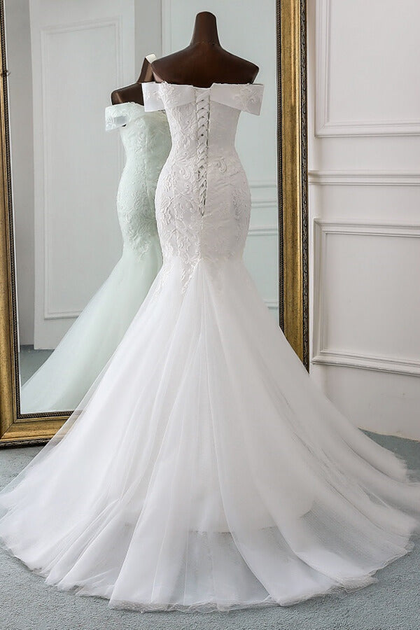Langes Meerjungfrau-Brautkleid mit schulterfreiem Schnitt und Applikationen aus Spitze und Tüll