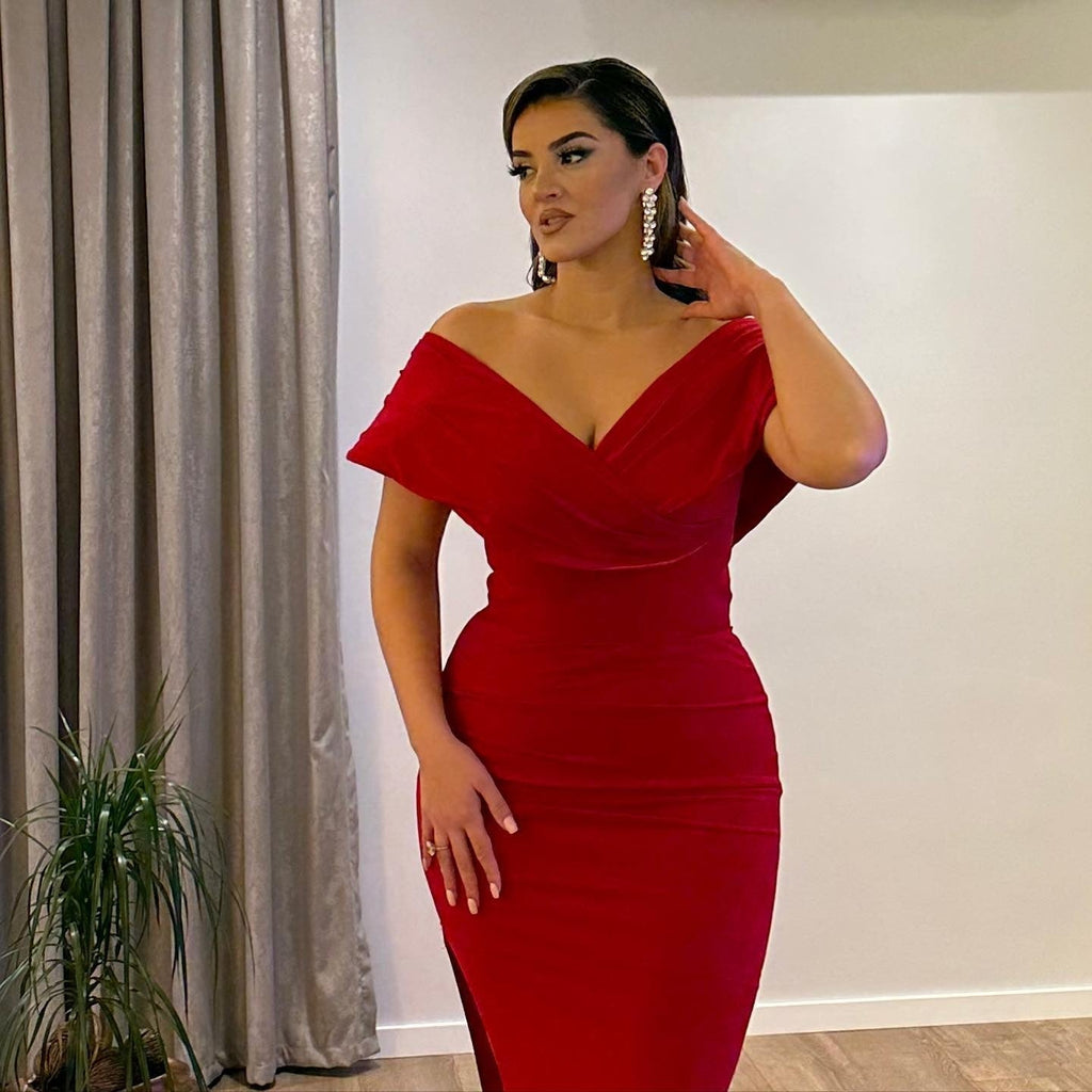 Vestidos de Baile Formais Vermelhos de Cetim com Ombros Descobertos e Fenda, Estilo Sereia Longo