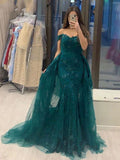 Abito lungo da sirena con spalle scoperte in tulle e pizzo per cerimonia di diploma e ballo