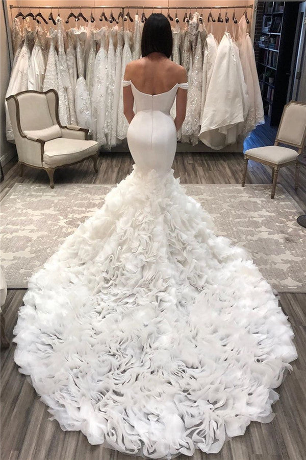 Vestidos de novia largos de tul con hombros descubiertos y corte sirena