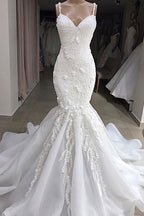 Robe de mariée longue sirène à fines bretelles avec appliques en dentelle