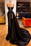 Vestido longo de baile preto com alças finas estilo sereia e racha