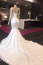 Robe de mariée en dentelle avec appliques en forme de sirène longue et décolleté cœur