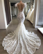 Abito da sposa in pizzo con applicazioni di perline a forma di sirena e scollo a cuore lungo