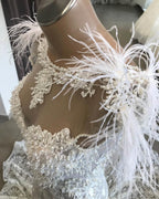 Abito da sposa in pizzo con applicazioni di perline a forma di sirena e scollo a cuore lungo