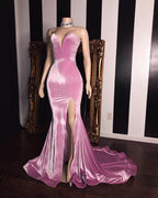 Robes de bal roses en velours à encolure cœur longue sirène avec fente