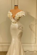 Robe de bal longue en satin à décolleté cœur style sirène