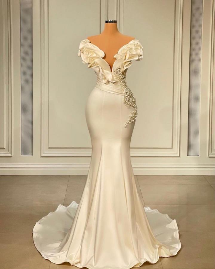 Robe de bal longue en satin à décolleté cœur style sirène