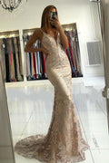 Robe de bal longue sirène à décolleté cœur avec fines bretelles spaghetti et appliques en dentelle