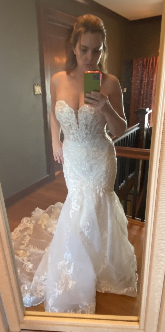 Vestido de Noiva com Cauda de Capela em Tule, Decote Coração e Saia Longa de Sereia
