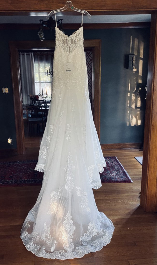 Vestido de Noiva com Cauda de Capela em Tule, Decote Coração e Saia Longa de Sereia