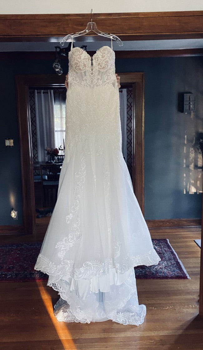 Vestido de Noiva com Cauda de Capela em Tule, Decote Coração e Saia Longa de Sereia