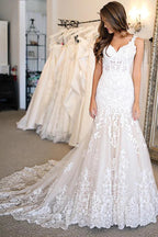 Vestidos de Noiva Longos com Decote Coração e Aplicações de Renda