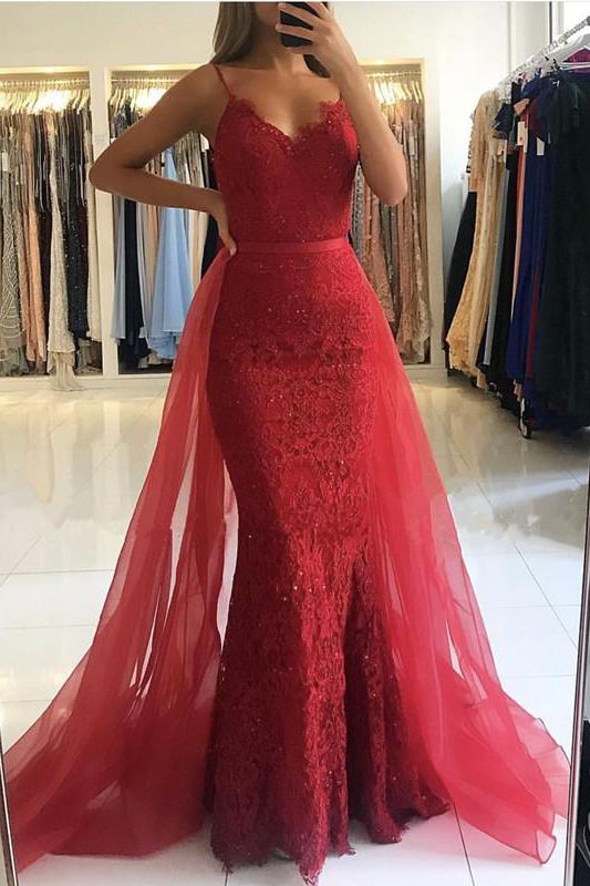 Robe de bal longue sirène à col en V en dentelle avec traîne en tulle