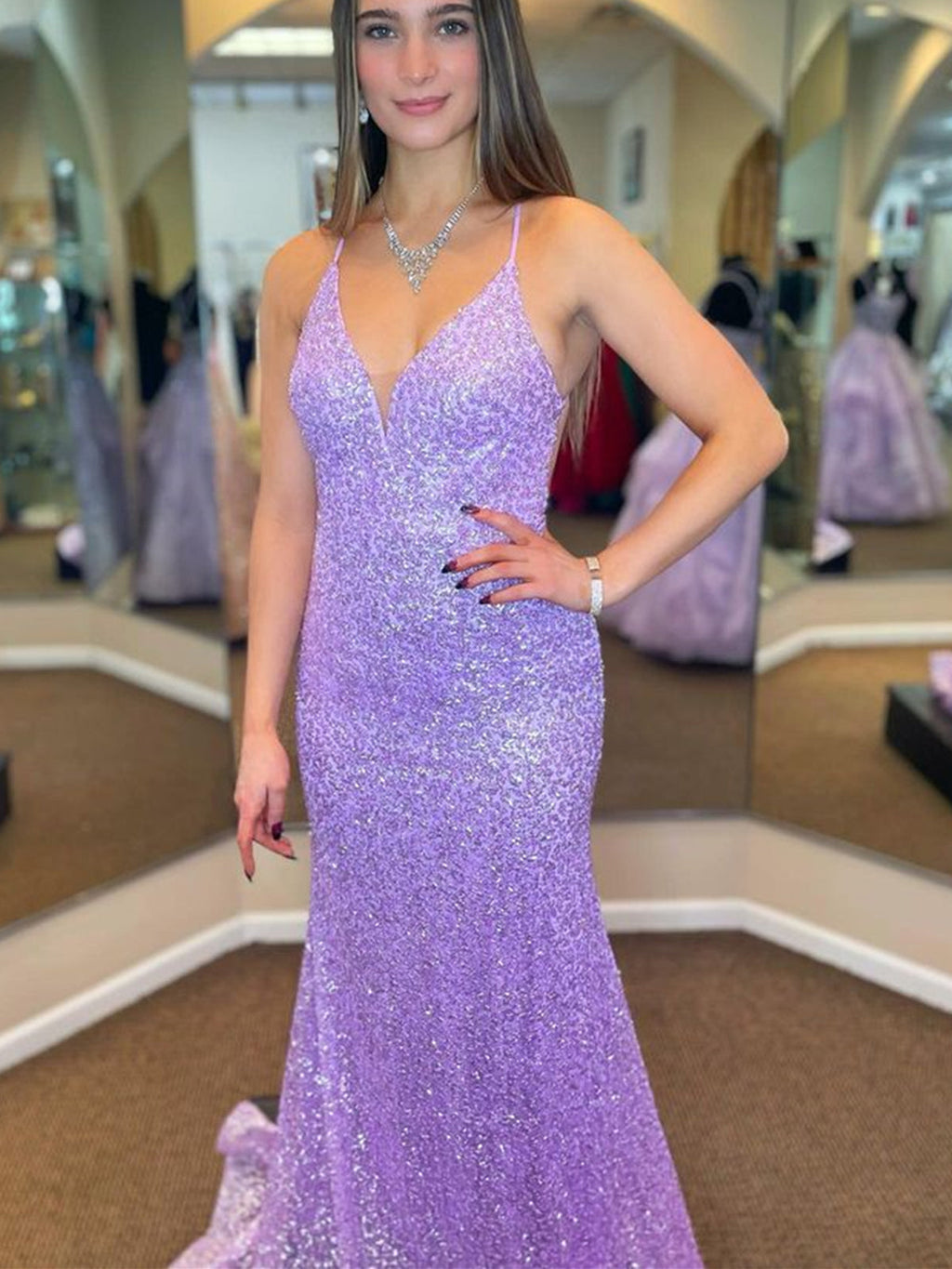 Vestido de Baile Formal Lilás com Lantejoulas, Decote em V e Costas Descobertas, Estilo Sereia Longo