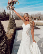 Vestido de novia largo de sirena con escote en V, tirantes finos, apliques de encaje