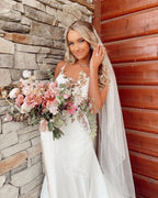 Vestido de novia largo de sirena con escote en V, tirantes finos, apliques de encaje