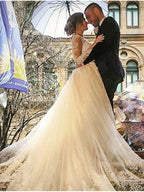 Vestidos de Noiva Longos com Cauda, Decote em V, Renda e Tule, com Mangas e Penteado Varredor