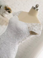 Abito da sposa lungo a sirena con scollo a V, pizzo in tulle e schiena scoperta, maniche a cappuccio