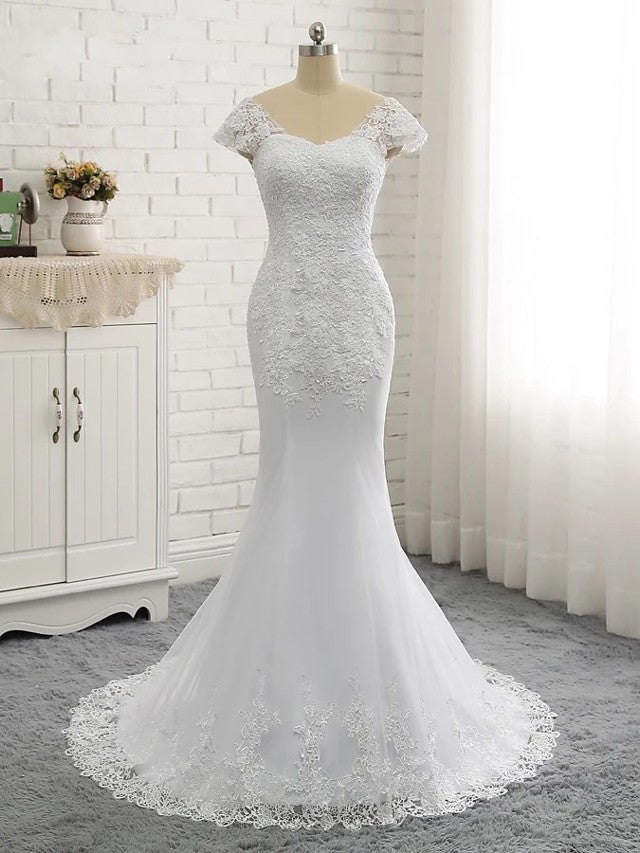 Abito da sposa lungo a sirena con scollo a V, pizzo in tulle e schiena scoperta, maniche a cappuccio