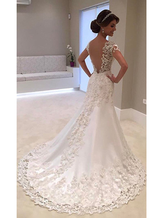 Abito da sposa lungo a sirena con scollo a V, pizzo in tulle e schiena scoperta, maniche a cappuccio