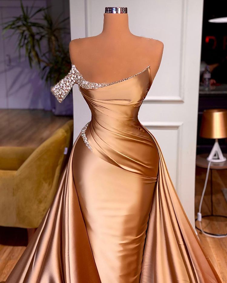 Robe de bal sirène longue avec surjupe tombante et volants