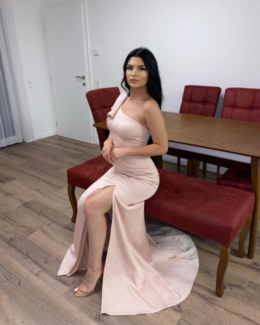 Robe de bal longue rose simple à une épaule fendue style sirène