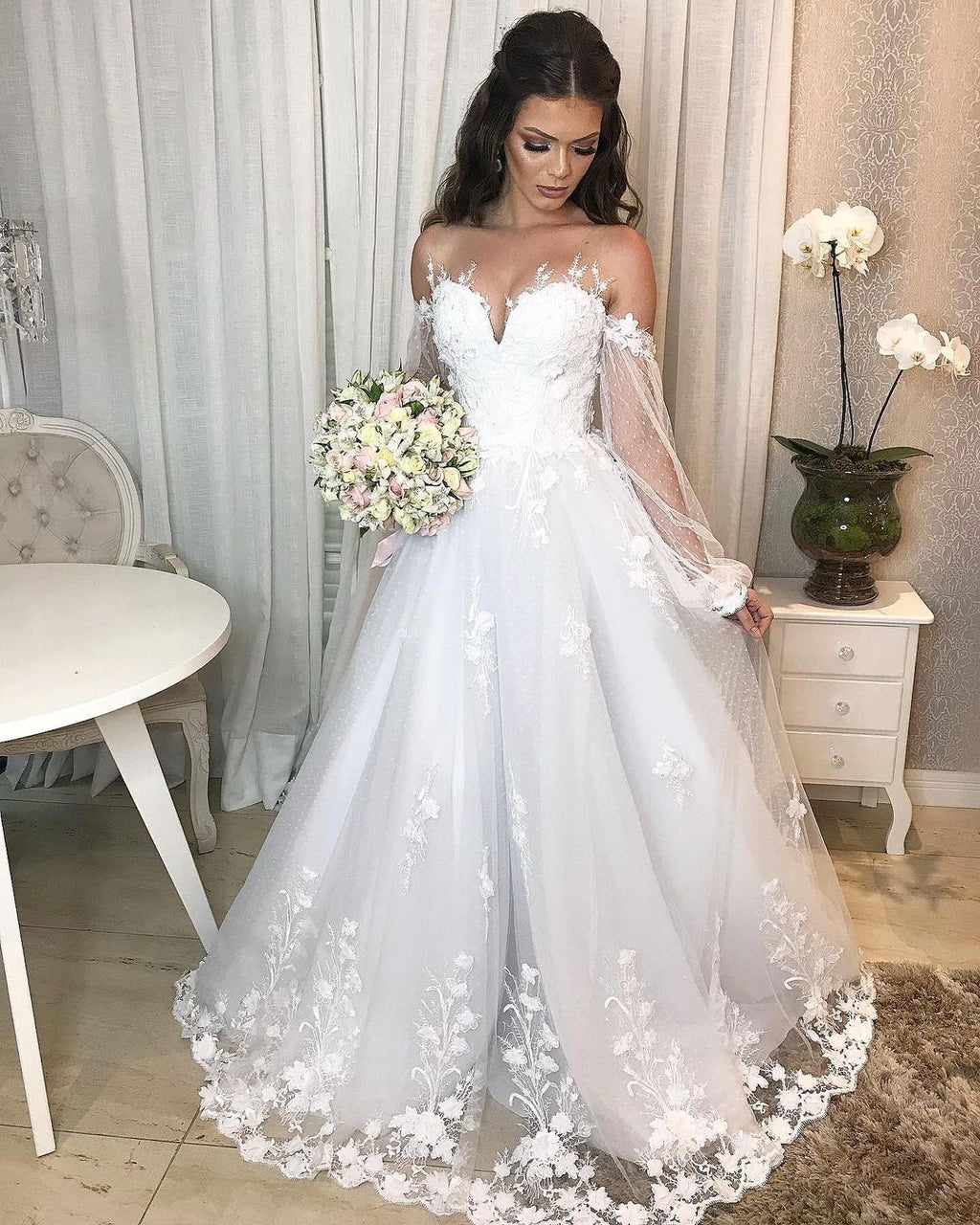 Vestido de Noiva Longo Princesa em Tule com Ombros Descobertos e Mangas Bufantes