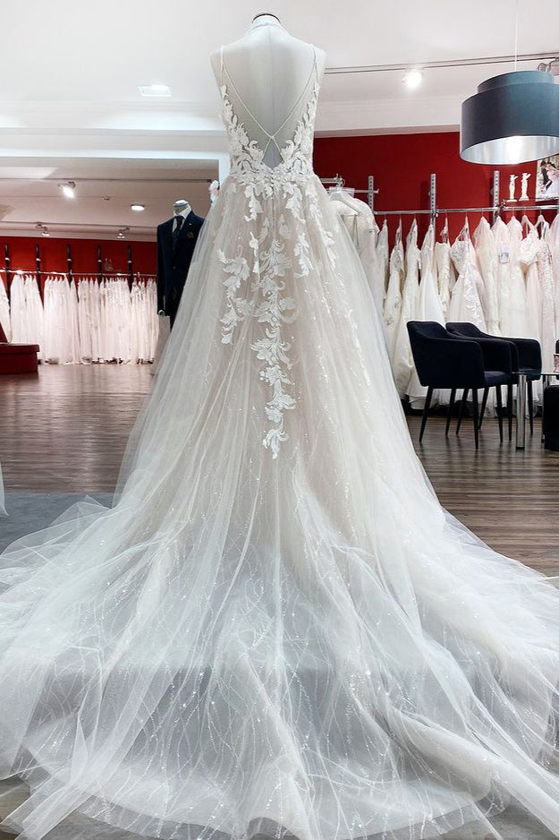 Vestido de Noiva Longo Princesa em Tule com Decote em V, Lantejoulas e Apliques de Renda