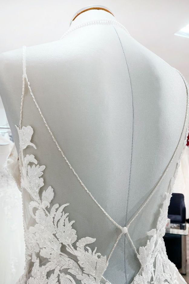 Vestido de Noiva Longo Princesa em Tule com Decote em V, Lantejoulas e Apliques de Renda