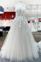 Vestido de Noiva Longo Princesa em Tule com Decote em V, Lantejoulas e Apliques de Renda