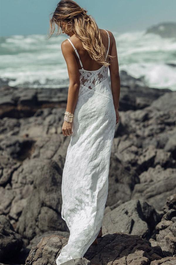 Vestidos de novia playeros largos con tirantes finos y encaje