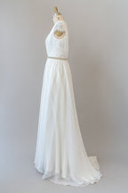 Vestido de Noiva Comprido em Chiffon com Decote em V e Renda, com Mangas de Capa