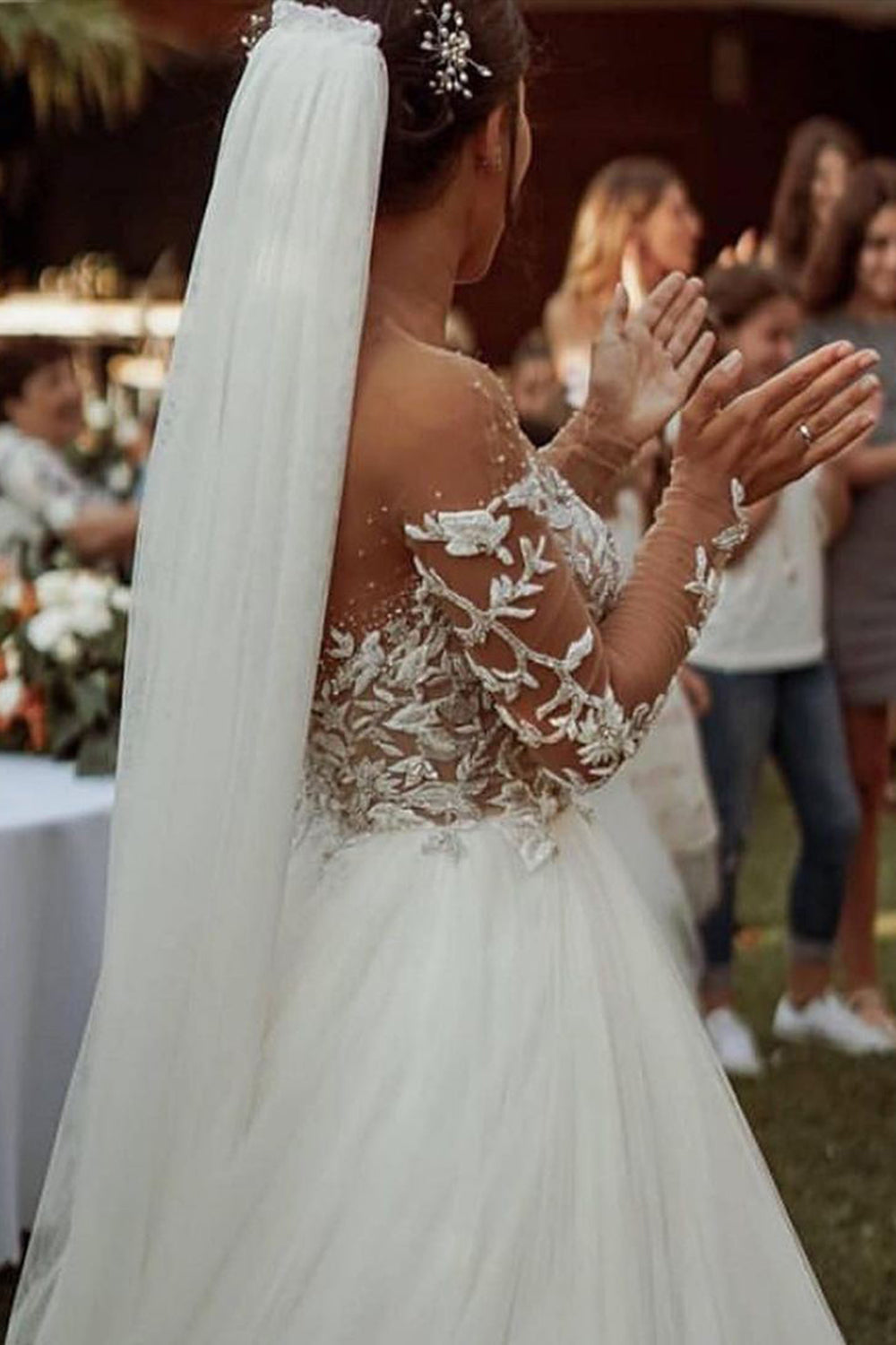Langärmliges A-Linien-Brautkleid mit Herzausschnitt und Tüllspitze