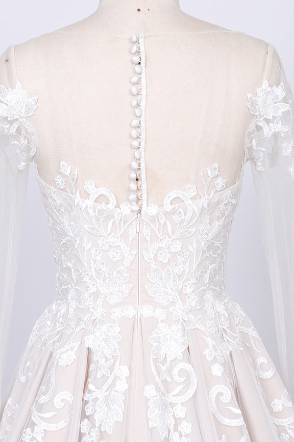Vestido de Noiva em Tule com Aplicações de Renda e Manga Comprida em Corte A