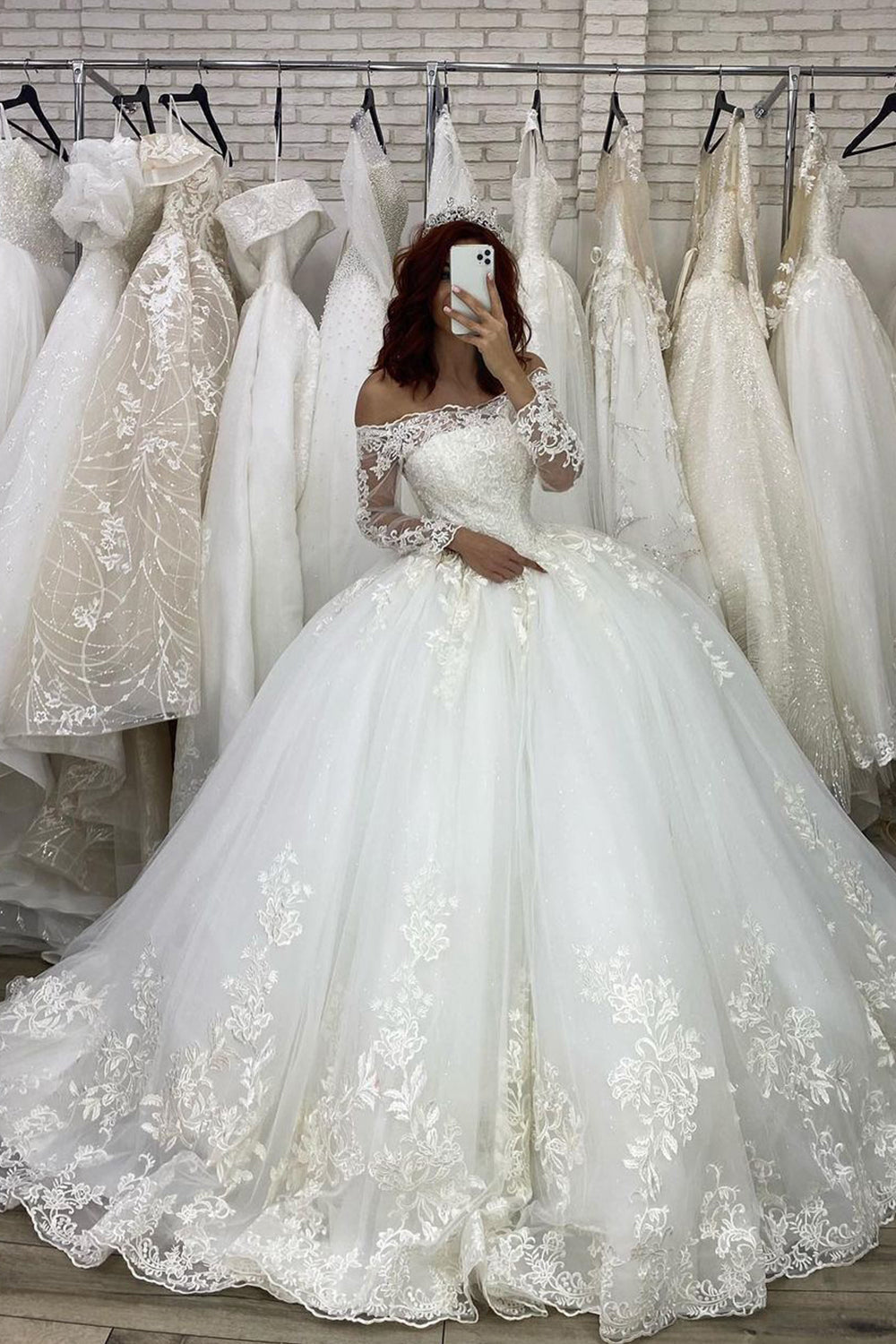 Langärmliges Ballkleid mit schulterfreiem Illusion-Brautkleid