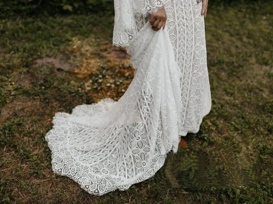Langarm-Brautkleider aus Spitze mit Schnürung am Rücken, Strand-Brautkleid