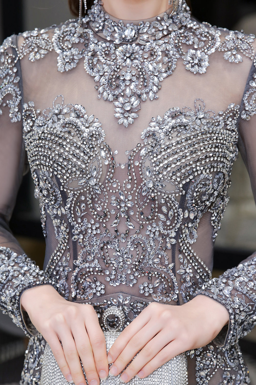 Vestidos de noite de manga comprida com lantejoulas de sereia e gola alta