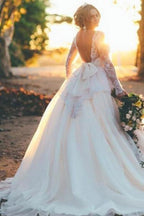 Vestido de Noiva de Organdi com Mangas Compridas, Saia Rodada e Top em Renda com Contas