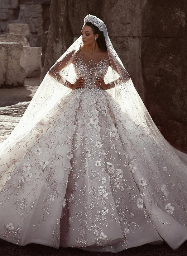 Vestidos de novia de encaje floral con cuentas y escote corazón con mangas largas