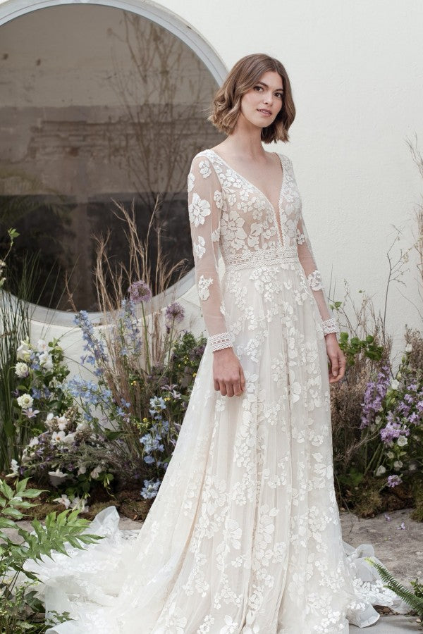 Long Sleeves Beach Lace Boho Wedding Dress With Chapel Train