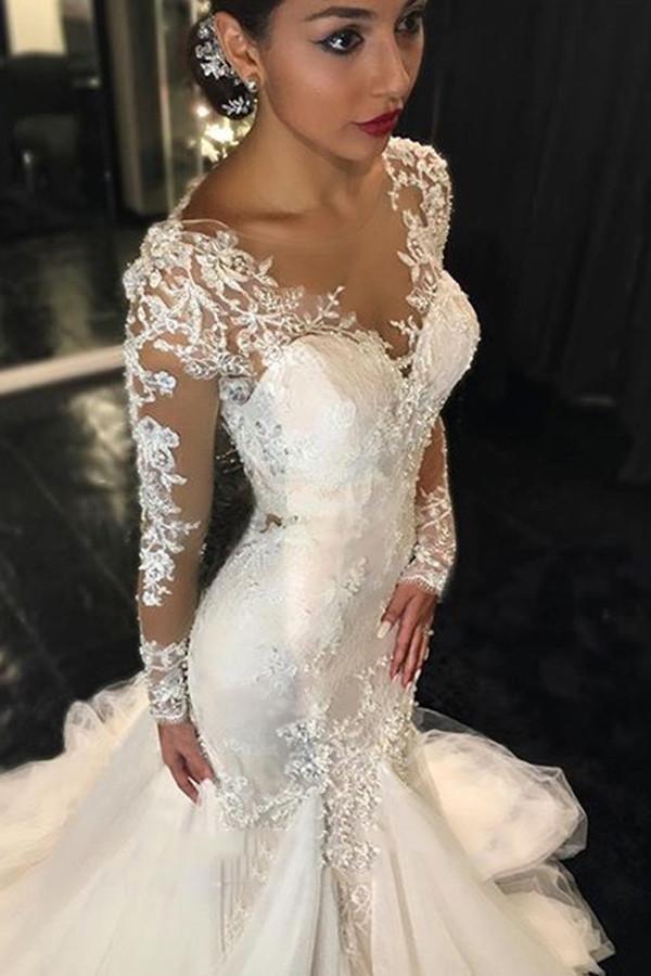 Robe de mariée ivoire à manches longues avec traîne courte et appliques en dentelle