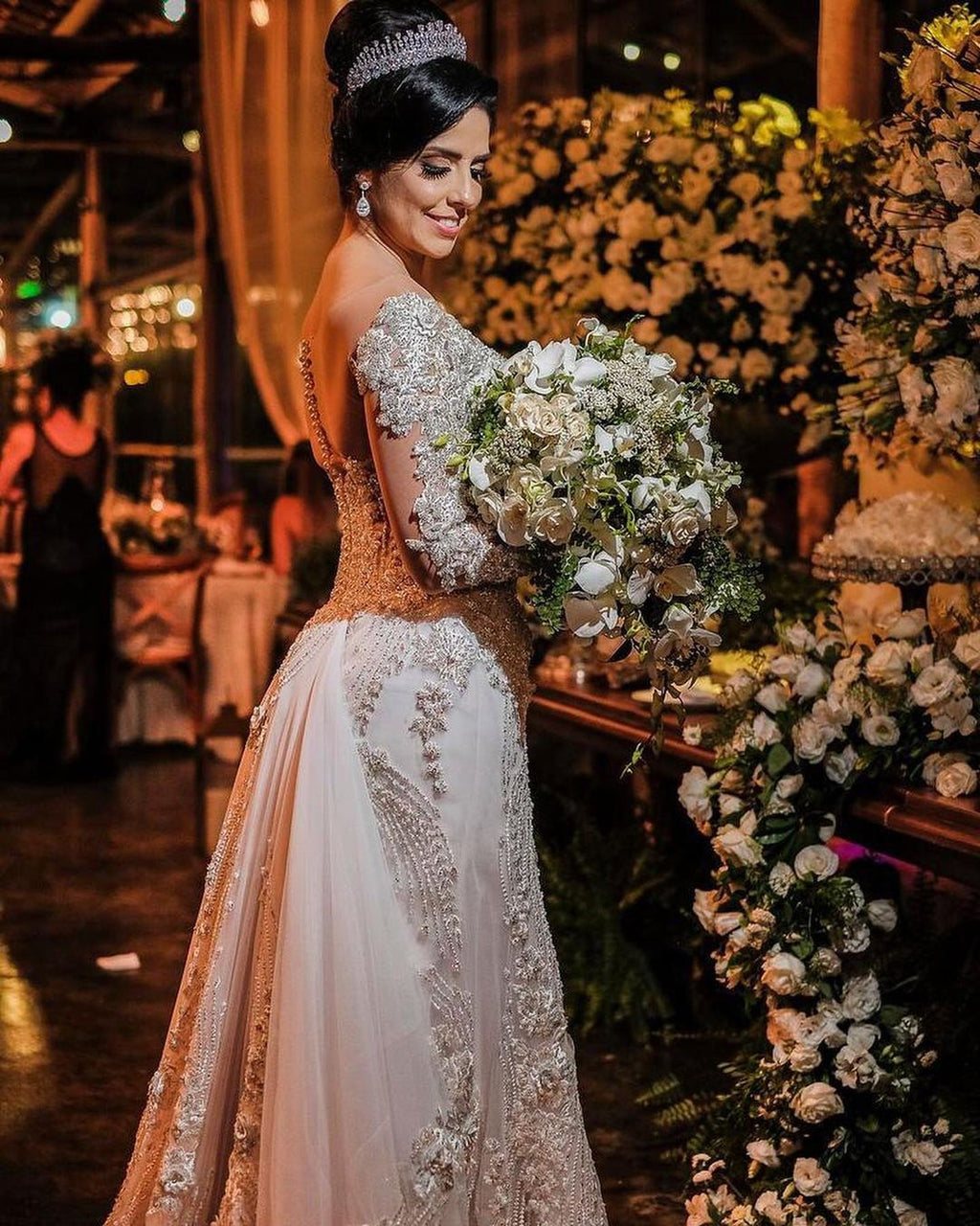 Robe de mariée en tulle à manches longues, style sirène, décolletée épaules nues avec dentelle appliquée